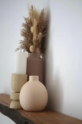 a white vase sitting on a wooden shelf with a plant at HÖTEL U SANTA MARIA in Olmeto