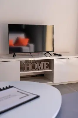 a flat screen tv sitting on top of a table at Casa Léa in Sollacaro