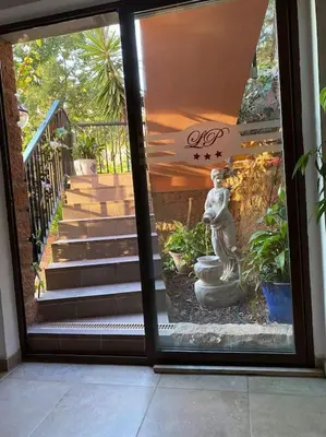 a sliding glass door with a statue in a yard at Appartement T2 Porto in Porto Ota