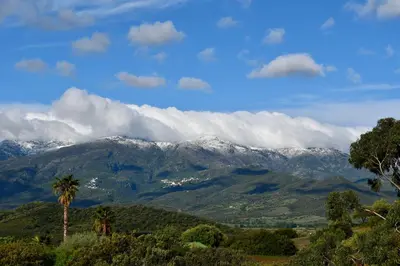 a view of a mountain range with snow covered mountains at Appartement 60m2 avec piscine privée dans villa in Oletta