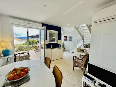 a living room with a table with a bowl of fruit on it at Maison 4 pièces PIETROSELLA in Pietrosella