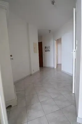 an empty hallway with white walls and a tile floor at T2 ARIA MARINA Route des Sanguinaires, Vue MER, Terrasse , Parking, Plage à 50M - 4pers in Ajaccio