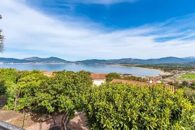 a view of a lake with mountains in the background at Terra Di Sole - Vue mer et montagne in Grosseto-Prugna