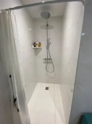 a white bathroom with a shower with a shower curtain at Appartement 4 personnes - Grande terrasse - Proche du Port - Porto-Vecchio in Porto-Vecchio
