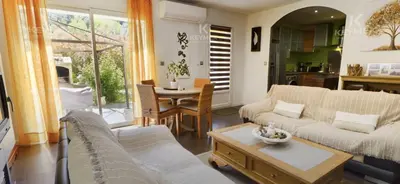 a living room with a couch and a table at Casa Mulinchese entre Mer et Montagne in Volpajola