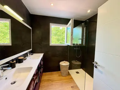 a bathroom with two sinks and a shower at Casamea - Villa Familiale, Piscine, 15 min Ajaccio in Alata