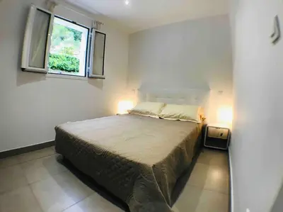 a bedroom with a bed in a room with a window at Casa Bartoli, T2 Entre Mer et Montagne in Isolaccio-di-Fiumorbo