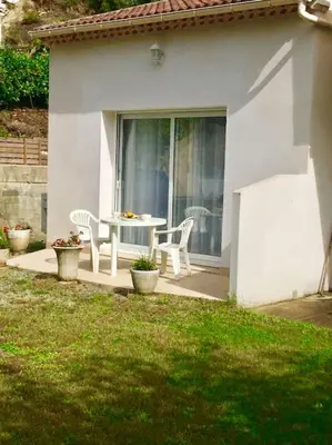 a patio with a table and chairs in a house at Casa Bartoli, T2 Entre Mer et Montagne in Isolaccio-di-Fiumorbo