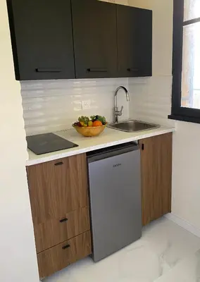 a white bathroom with a washing machine and a sink at VUE MER EXCEPTIONNELLE !! Studio calme et lumineux sur la prestigieuse route des Sanguinaires à Ajaccio in Ajaccio