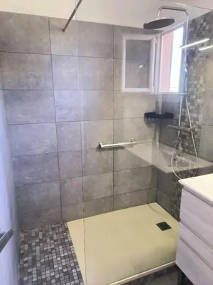 a shower with a glass door in a bathroom at Maison chaleureuse à Ajaccio avec vue sur le jardin in Ajaccio