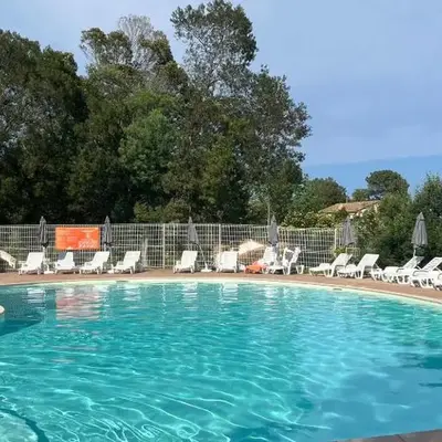 Mini Villa 63 proche plage dans résidence avec piscine à Favone