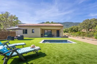 a yard with a pool and a house at Casa Omigna in Figari