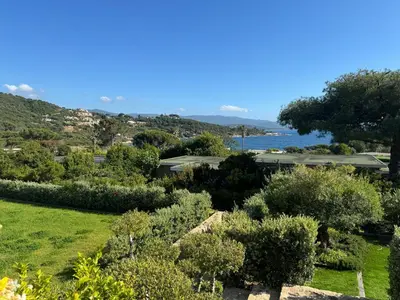 a garden with a view of the water at Proche porticcio, Coup de cœur asuré,Appartement de standing, rez de villa 6 couchages, climatisé à 150m de la plage, terrains de tennis in Grosseto-Prugna