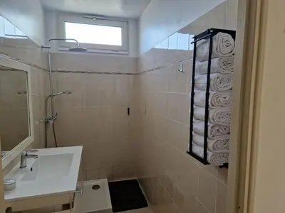 a bathroom with a sink and a shower with a window at Maison jumelée clôturée in Linguizzetta