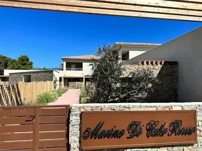 a sign in front of a house at Duplex avec piscine, près de la mer, Cala Rossa in Lecci