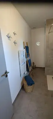 a room with a wall with birds on the wall at Appartement Lelia in Sotta