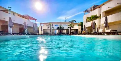 a swimming pool in the middle of a hotel at T2 neuf vue mer, piscine chauffée N194 in Linguizzetta