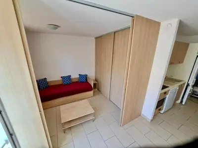 a small room with a red couch in a room at Appartement Vue Mer in Sari Solenzara