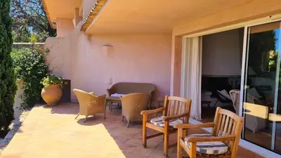 a patio with chairs and a table on a patio at Villa Capicciola, 8 pers, piscine, 30 m plage in Cirendinu