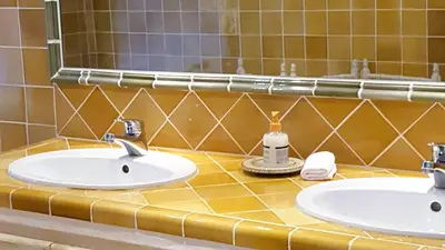 a bathroom with two sinks and a mirror at Villa Capicciola, 8 pers, piscine, 30 m plage in Cirendinu