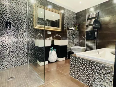 a bathroom with a tub and a sink and a toilet at Résidence COMAEM in Sarrola-Carcopino