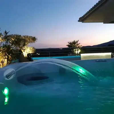 Appartement dernier étage avec spa privatif sur grande terrasse