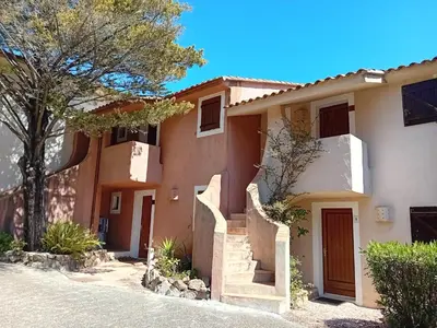 a house with a staircase in front of it at ORO 3-Piscine en résidence- Tennis-Wifi in Conca