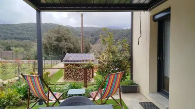a balcony with chairs and a view of a garden at Studio à la campagne in Ocana