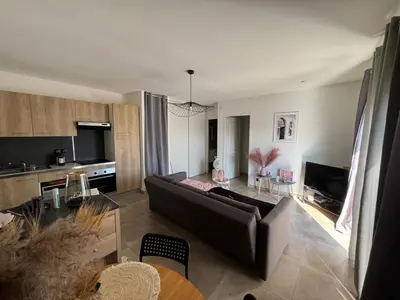 a living room with a couch and a table at Logement 5 mn de la mer Milla 2 in Ventiseri