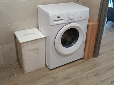 a washer and dryer in a room with a trash at Dume et Coco F2 55 M2 Vue mer in Taglio-Isolaccio