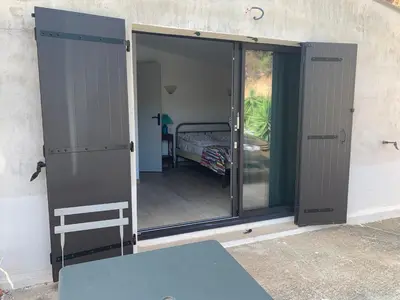 an open door to a room with a patio at Chambre indépendante dans villa bord de mer in Vico