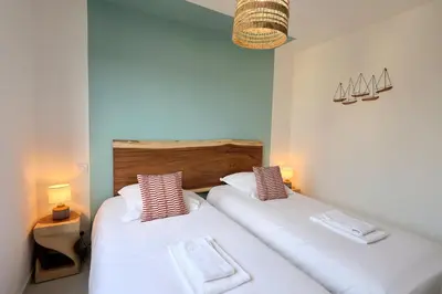 two twin beds in a room with two lamps at Casa di Lume - Superbe T3 4 étoiles à Bonifacio in Bonifacio
