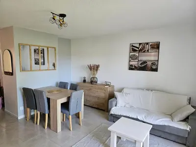 a living room with a couch and a table at Villa 7 personnes résidence Mélody in Santa-Maria-Poggio