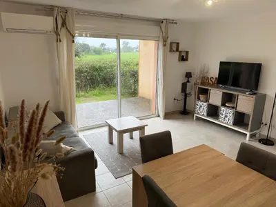 a living room with a couch and a table at Villa 7 personnes résidence Mélody in Santa-Maria-Poggio