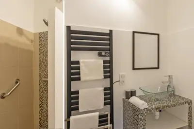 a bathroom with a glass sink and a shower at Villa Jeanne in Linguizzetta