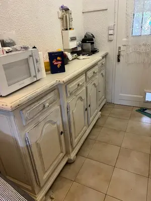 a kitchen with a counter top with a microwave at Pavillon chez Michel corse in Poggio-Mezzana