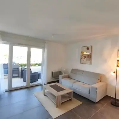 T2 apartment with terrace