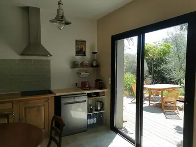 a kitchen with an open door to a patio at U caseddu di Monacia in Monacia-dʼAullène