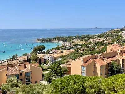 a view of a resort town with the ocean at VUE EXCEPTIONNELLE - Ajaccio T3 rte Sanguinaires - Santa Lina in Ajaccio