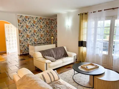 a living room with a couch and a table at Villa NAOMI piscine à 100 m de la plage in Olmeto