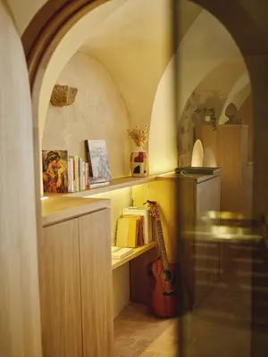 a book shelf with a guitar in a room at Ajaccio Hypercentre, Superbe appartement dans une ancienne écurie du XVIIIe Siècle in Ajaccio