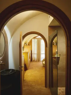 an archway leading into a bathroom with a sink at Ajaccio Hypercentre, Superbe appartement dans une ancienne écurie du XVIIIe Siècle in Ajaccio