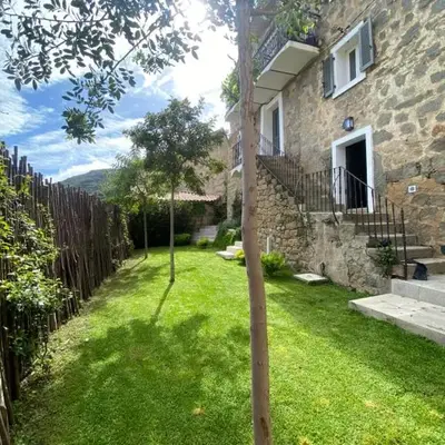 Charming air-conditioned house with garden & view