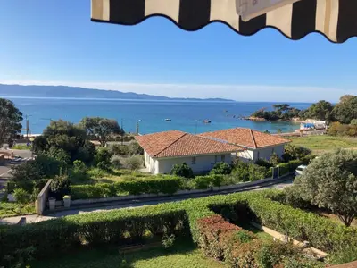 a view of a house with the ocean in the background at Duplex terrasse vue mer in Pisinale