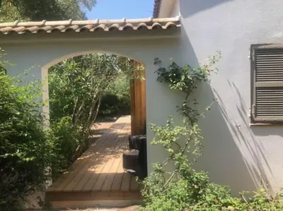 an entrance to a house with an open door at Villa à Cala-Rossa,Porto-Vecchio proche des plages in Le Ranch