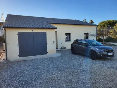 a car parked in front of a house at Charmante villa avec jardin in Prunete
