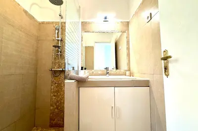 a bathroom with a sink and a shower with a mirror at Adorable duplex vue mer 5 min à pied de Santa Giulia in Porto-Vecchio