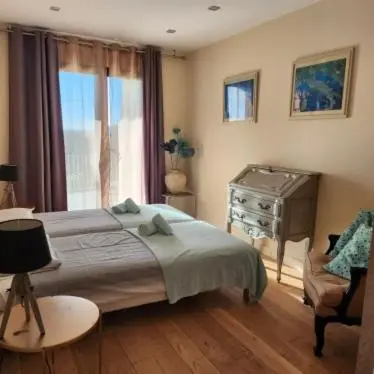 a bedroom with a bed and a desk and a chair at Chambre Mustang avec piscine Villa CasaEva in Porto-Vecchio
