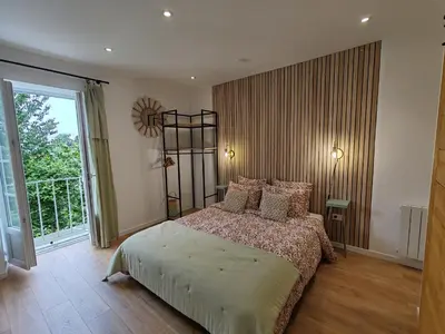 a bedroom with a bed and a large window at Gîte casa di l'Apa in Venaco