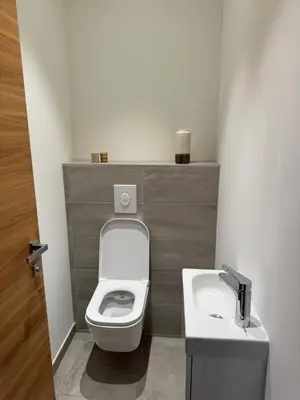 a bathroom with a toilet and a sink at T3 de standing à Piana in Piana